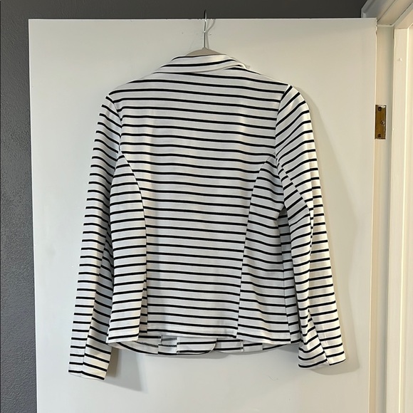 ANDREE BY UNIT Black and White Striped Knit Blazer - Picture 5 of 6
